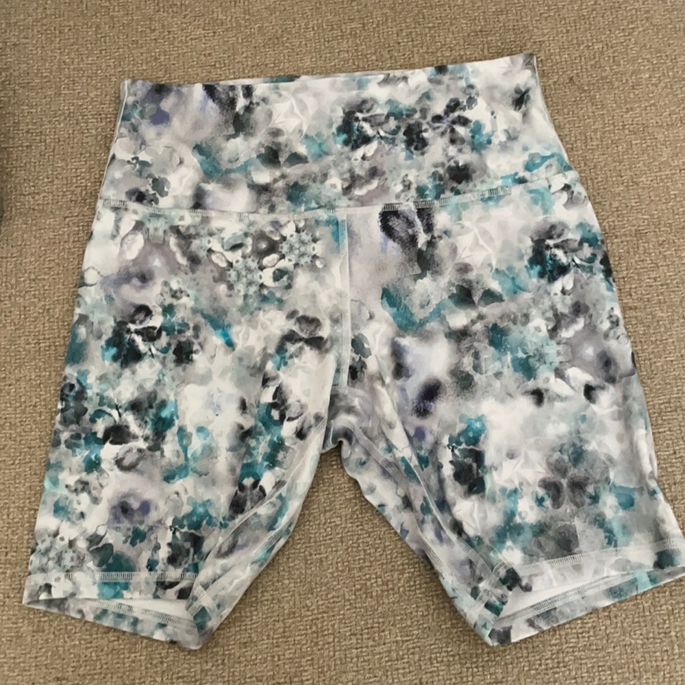 NWOT Lululemon Align 8 inch Shorts